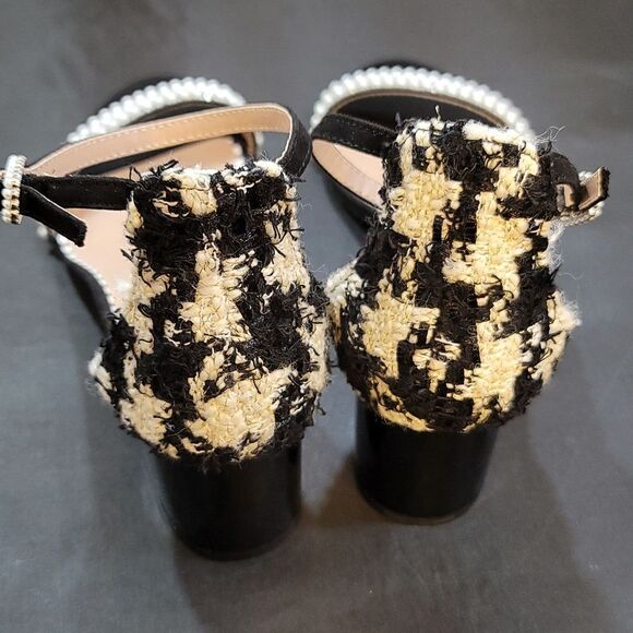 BRAND NEW BETSY JOHNSON LOW BLOCK-HEEL SANDAL - Picture 5 of 14